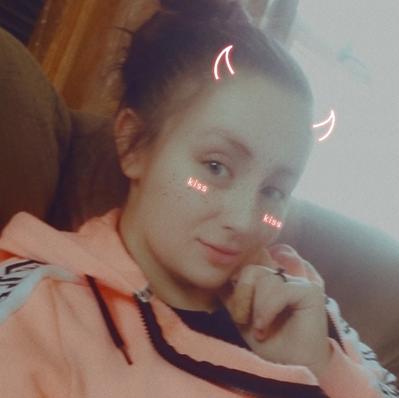 Meet your Posher, Danielle - Picture 2 of 8